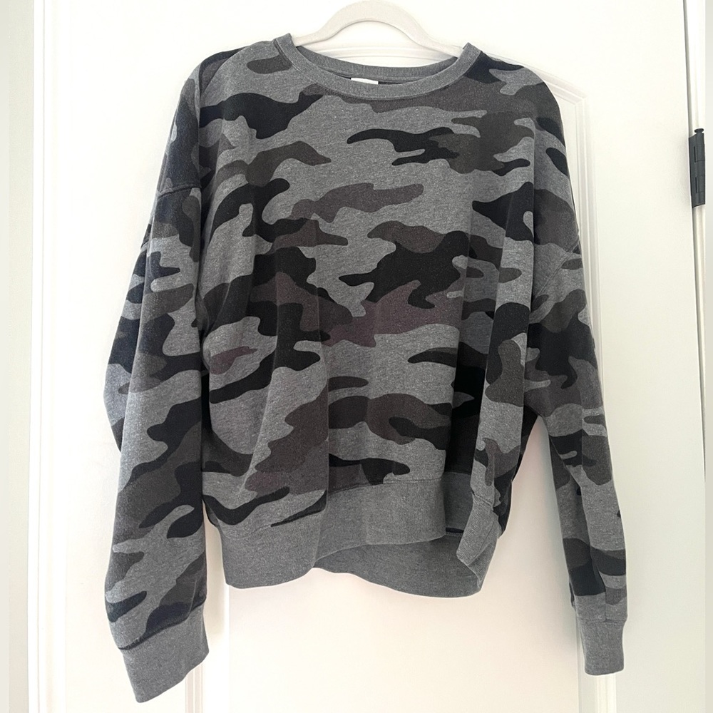 Comfy oversized (almost cropped) crewneck